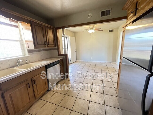 Building Photo - 3200 Lyon Blvd