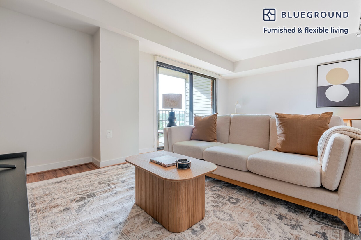 Foto principal - 2500 Clarendon Blvd