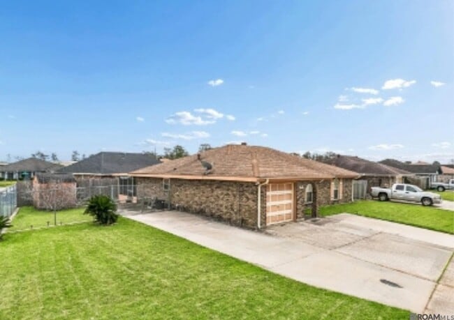 Building Photo - 1501 Somerset Pl