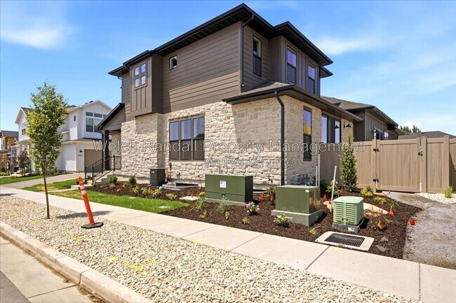 Building Photo - 1452 Pleasant View Dr
