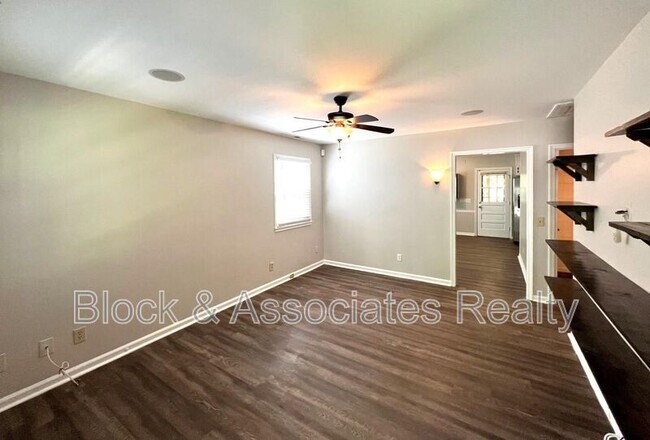 Building Photo - 7625 Stuart Dr