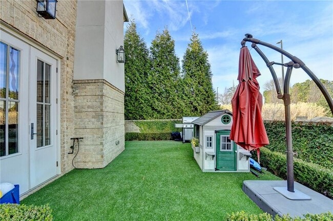 Building Photo - 120 Grand Cres