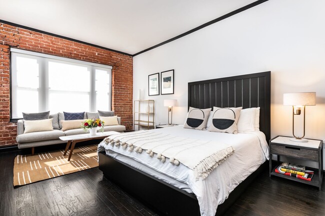 Interior Photo - The Commodore