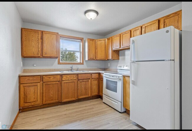 Building Photo - 214 Parke Ave S