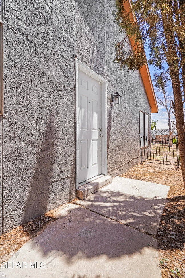 Building Photo - 10720 Chert St