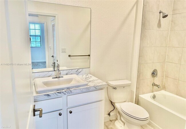 Foto del edificio - 3 br, 2.5 bath House - 1110 SW 6th Ct