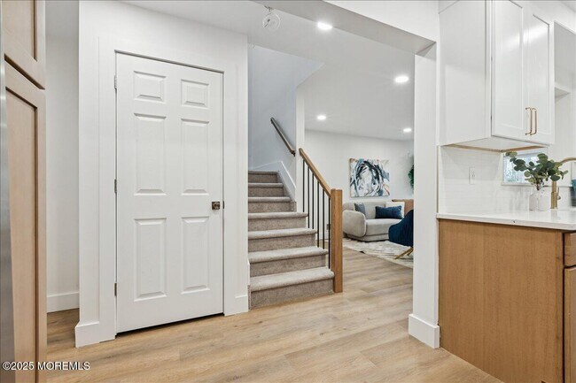 Foto del edificio - 18 Oak Knl Dr