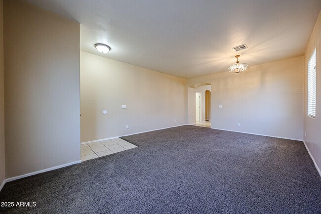 Foto del edificio - 44115 Askew Dr