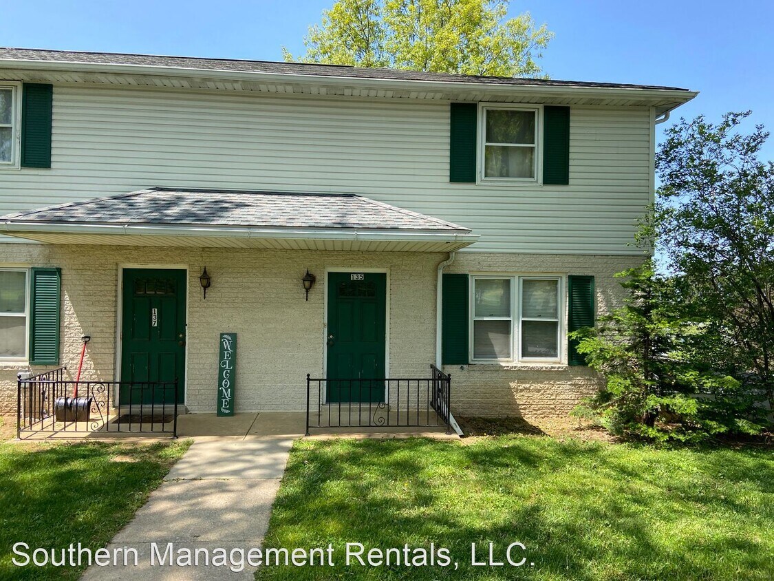 Primary Photo - 2 br, 1.5 bath House - 135 Oak Manor Dr