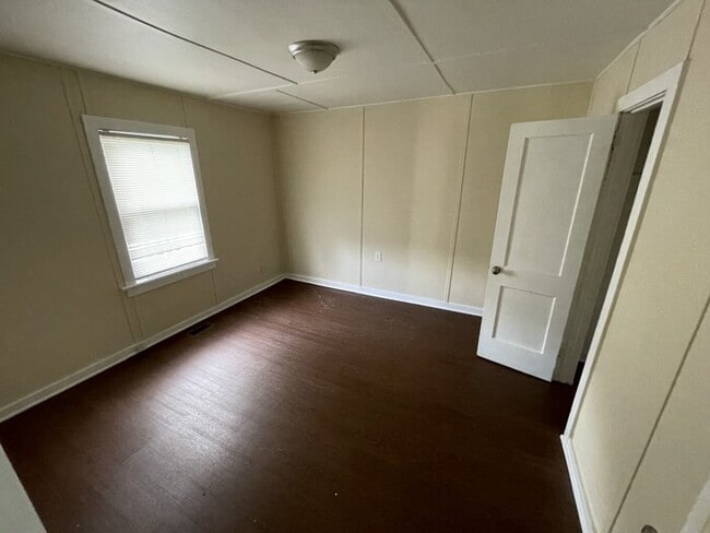 Building Photo - one bedroom one bath