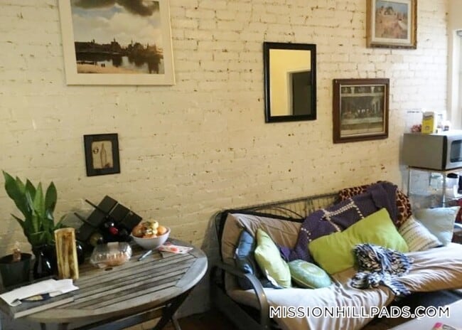 Building Photo - 892 Huntington Ave