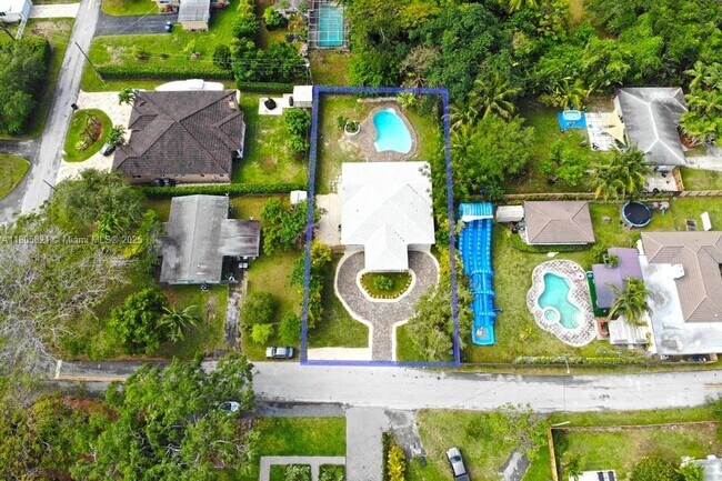 Foto del edificio - 6634 SW 76th Terrace