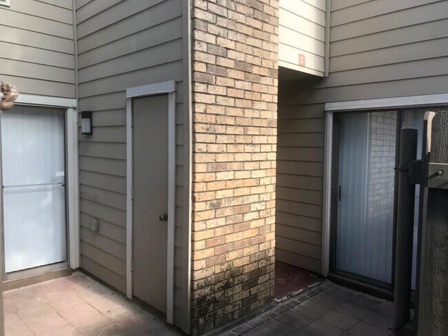 Foto del edificio - 2321 Torrington Dr