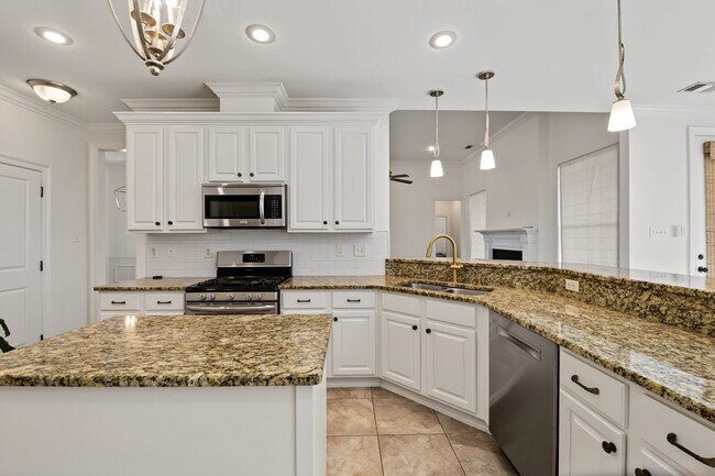 Foto del edificio - 404 Golden Leaf Ct