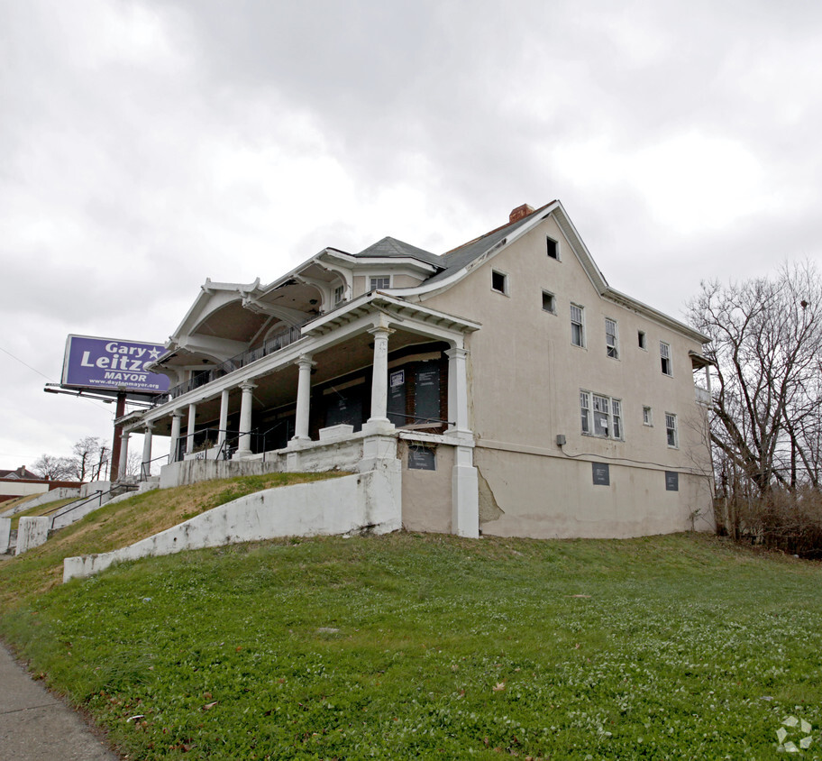 Building Photo - 1824 N Main St