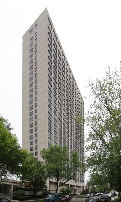 Cornell Village Apartments in Chicago, IL