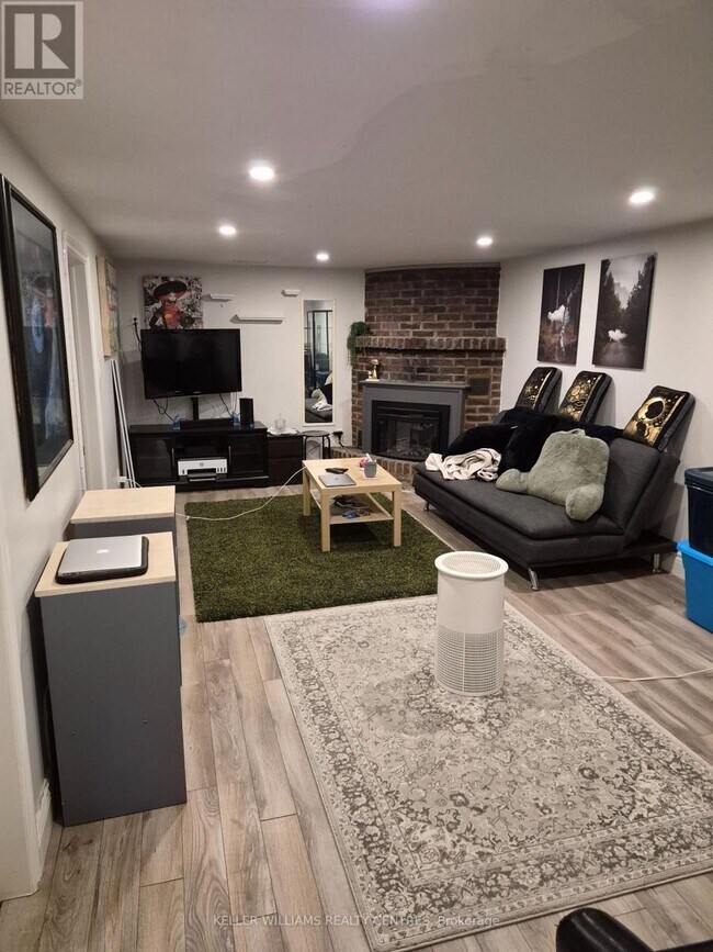 Photo du bâtiment - 807 Greenfield Crescent