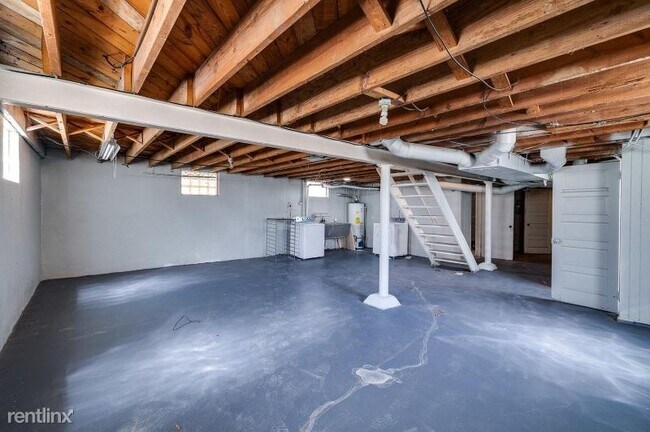 Building Photo - 3 br, 1 bath House - 5165 Leona Dr