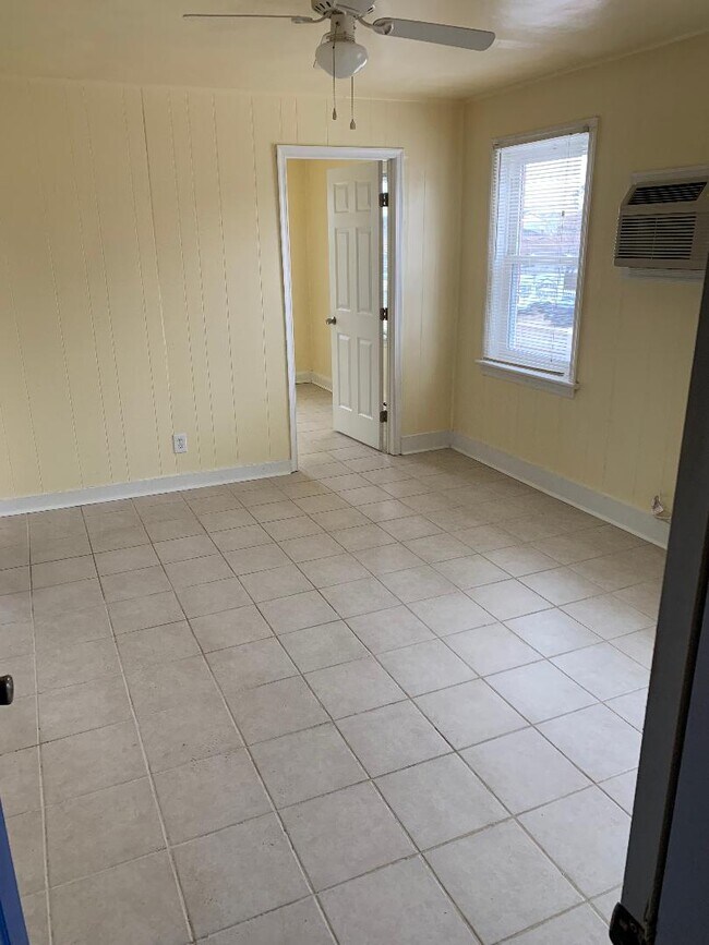 Apartamento B - 9554 19th Bay St