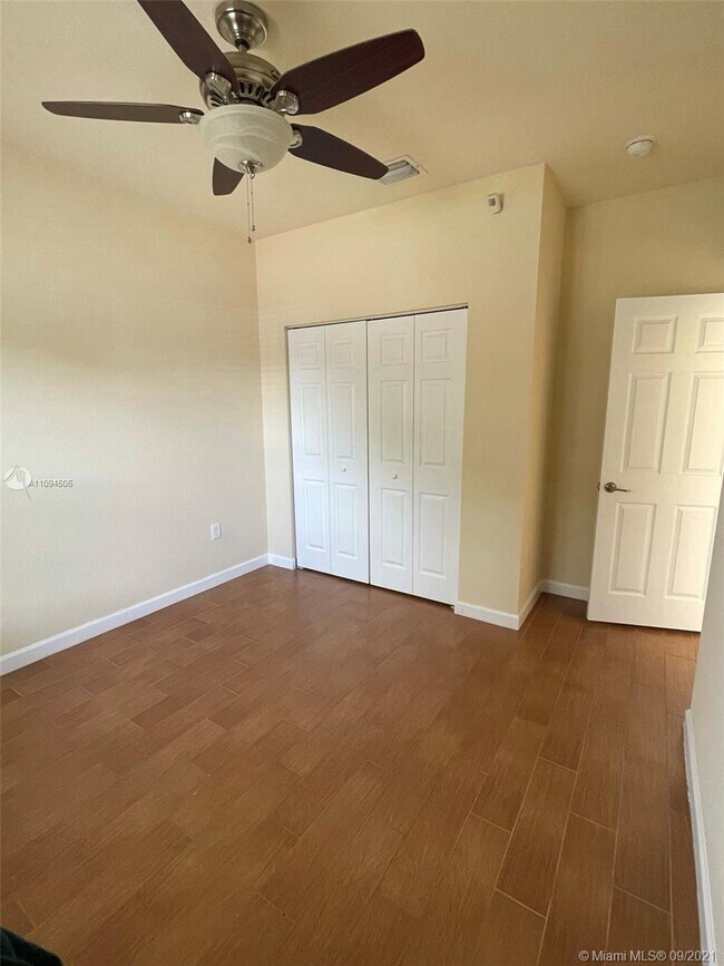 Foto del edificio - 2355 NE 3rd Ct