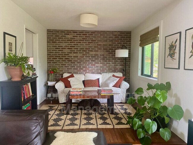 Foto del edificio - 1011 NW Fernwood Pl