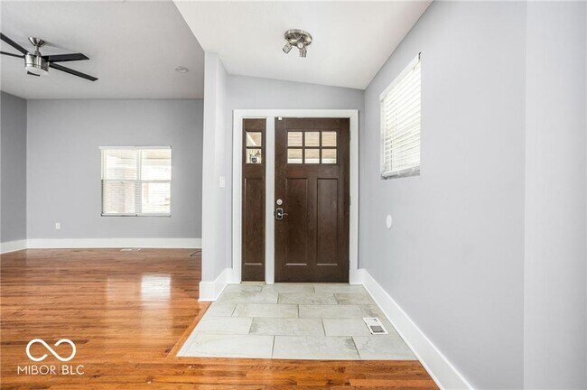 Foto del edificio - 1230 N Temple Ave