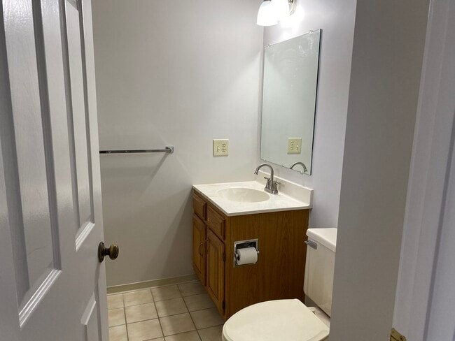Building Photo - 905 Ridgefield Cir