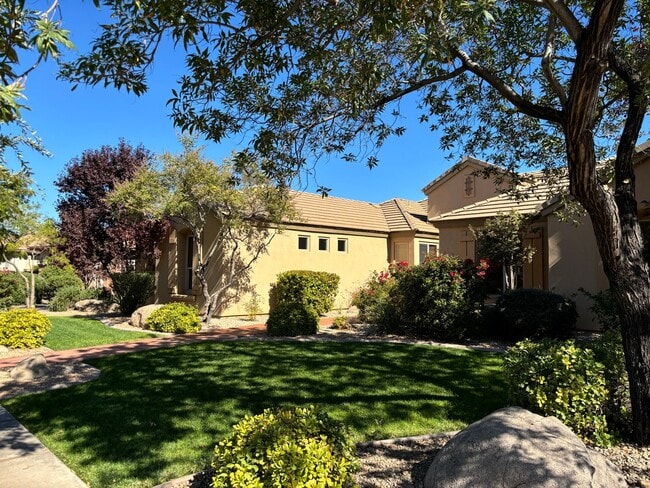 Building Photo - Coral Canyon on Golf Course with POOL- FURNISHED & UNFURISNHED OPTION