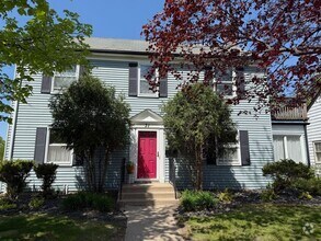 Building Photo - 31 Winona St W