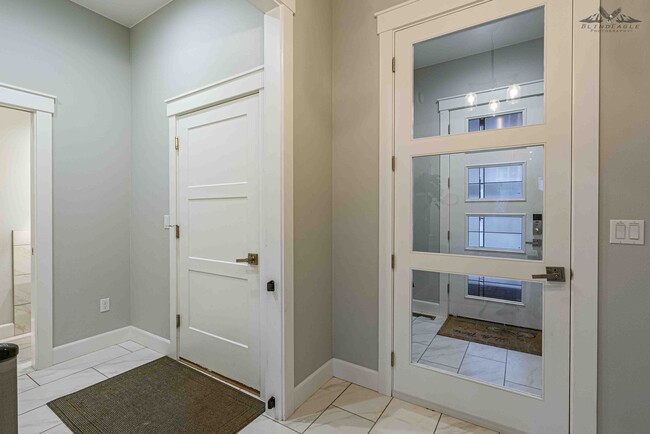 Foto del edificio - 5334 E Barn Cir