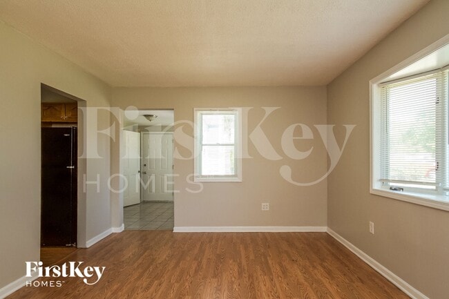 Building Photo - 201 W 10th St