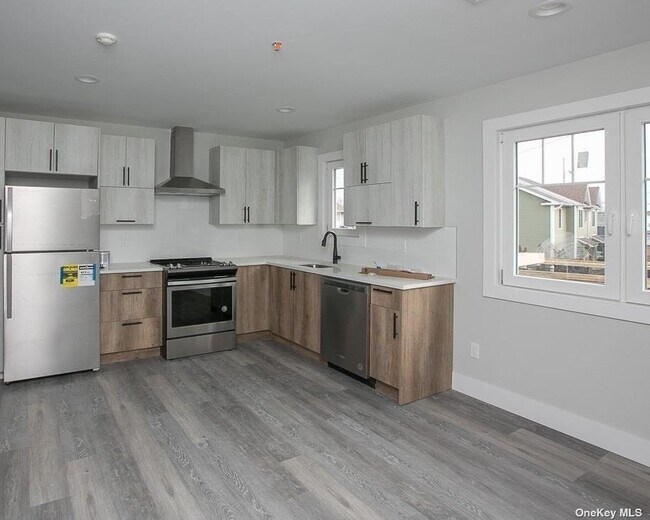 Foto del edificio - 170 W Montauk Hwy