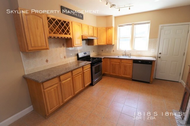 Building Photo - Spacious 3 Bedroom House in South Philly!
