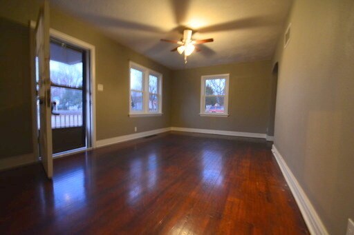 Foto del edificio - ADORABLE 2 BEDROOM 1 BATHROOM HOUSE AVAILABLE NOW