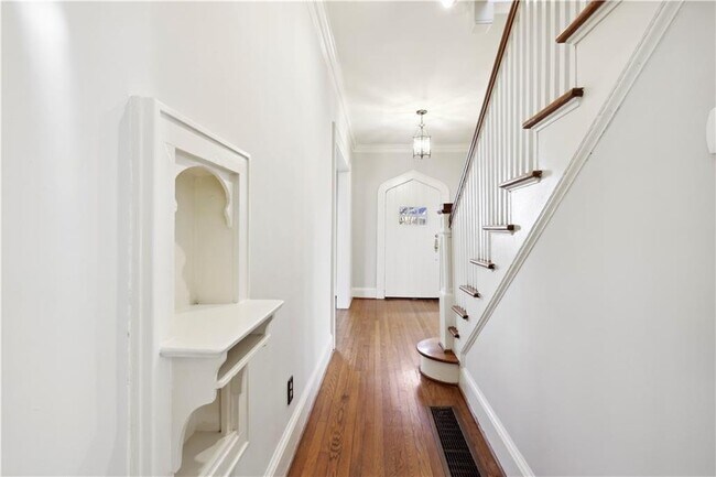Foto del edificio - 1712 N Rock Springs Rd NE