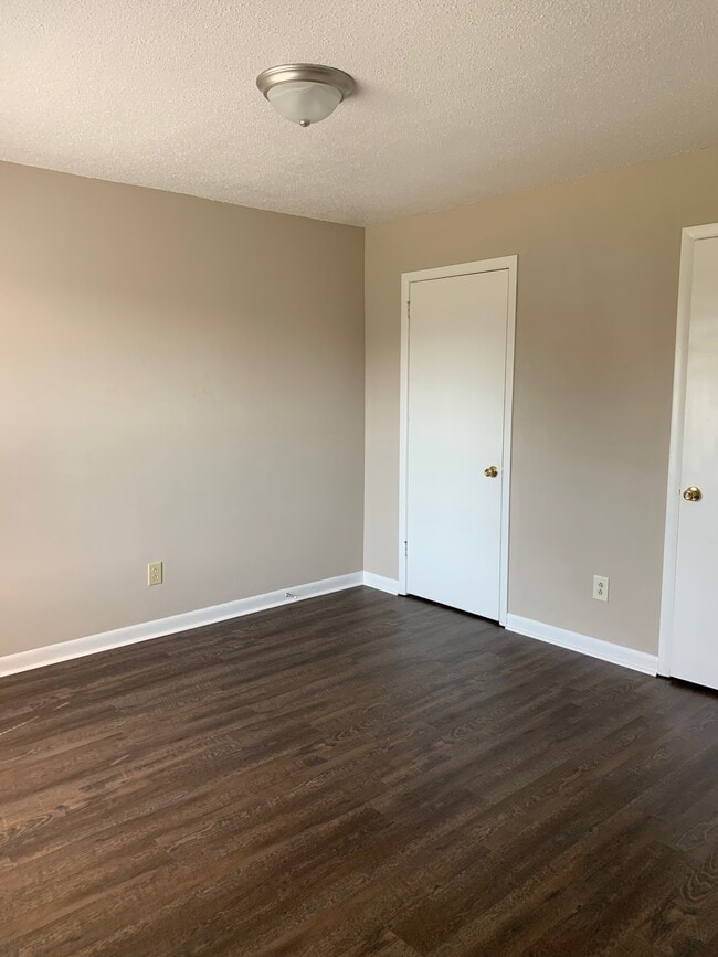 Building Photo - Middle Creek Apartments