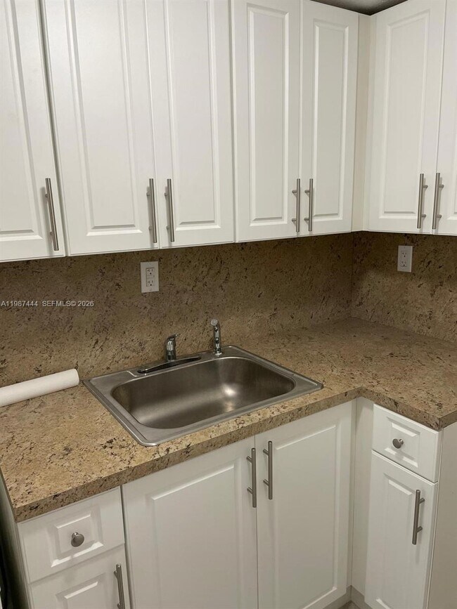 Foto del edificio - 2265 NW 100th St