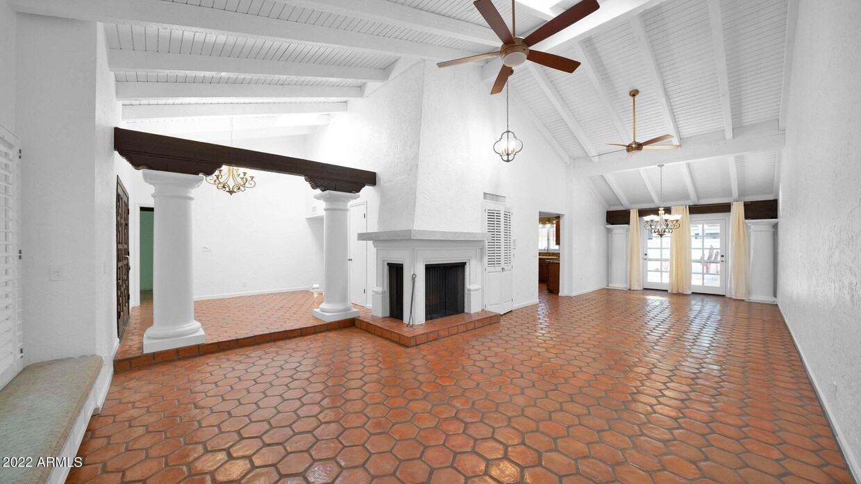 Primary Photo - 6701 N Scottsdale Rd