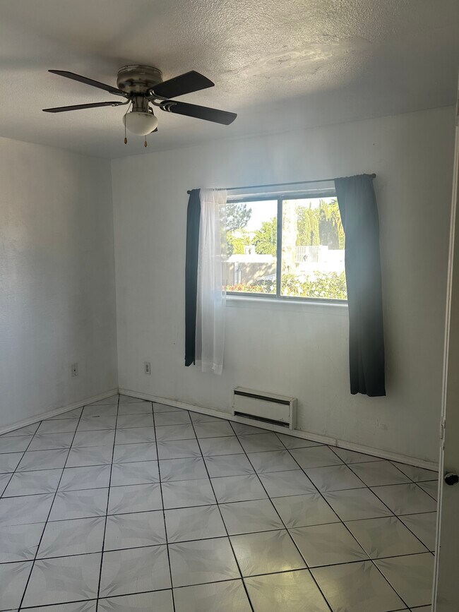 Foto del edificio - 1620 Birch Ct