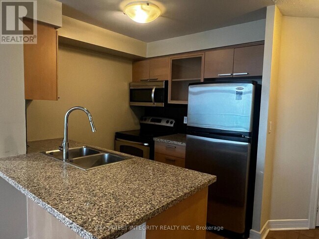 Photo du bâtiment - 16 Harrison Garden Blvd