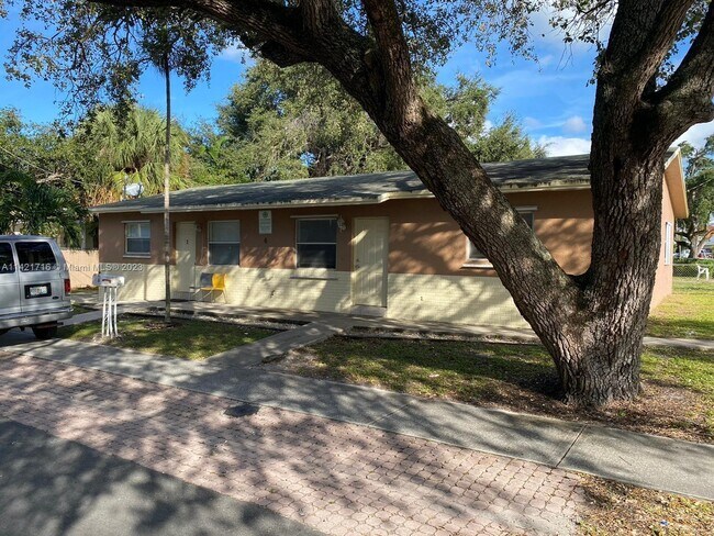 Foto del edificio - 6 NW 7th Ave