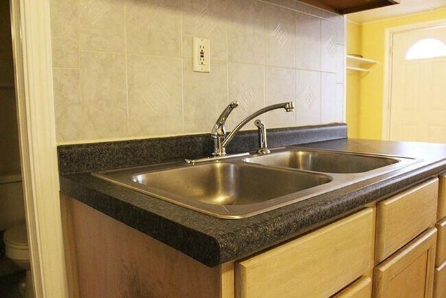 Foto del edificio - LEASE PENDING