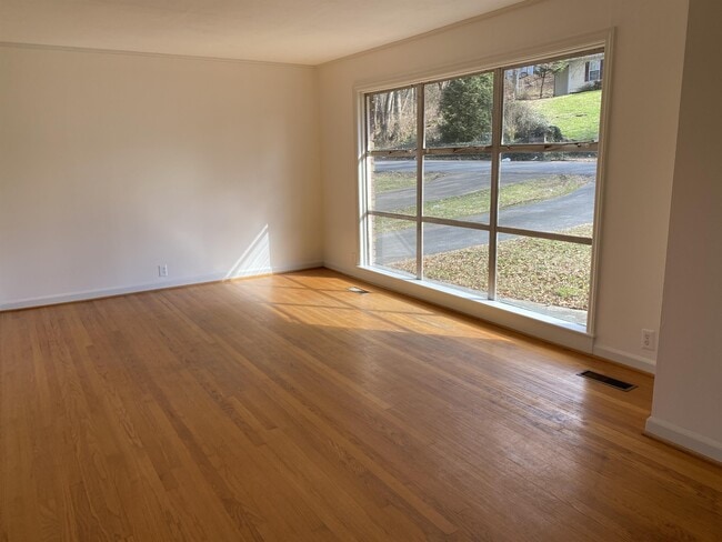 Foto del edificio - 411 Brown Ave NW