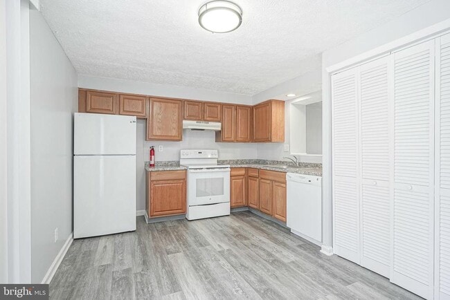 Building Photo - 53 Victoria Manor Ct