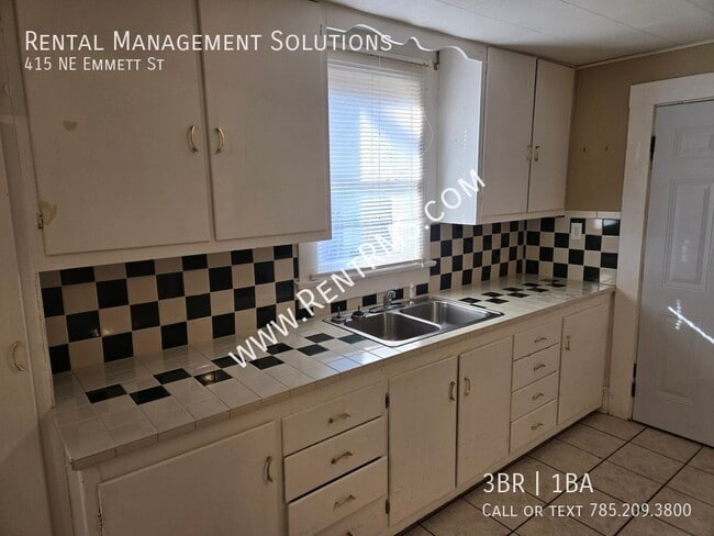 Building Photo - 415 NE Emmett St