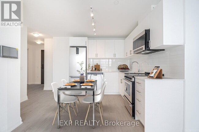 Building Photo - 412 Silver Maple Rd