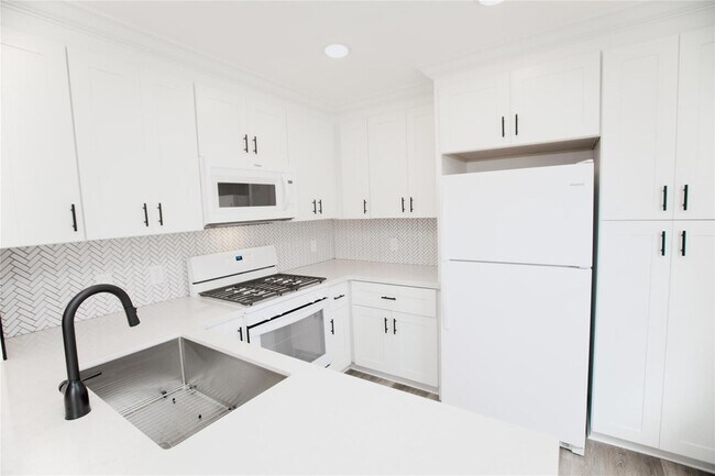 Foto del edificio - 13103 Pollard Dr