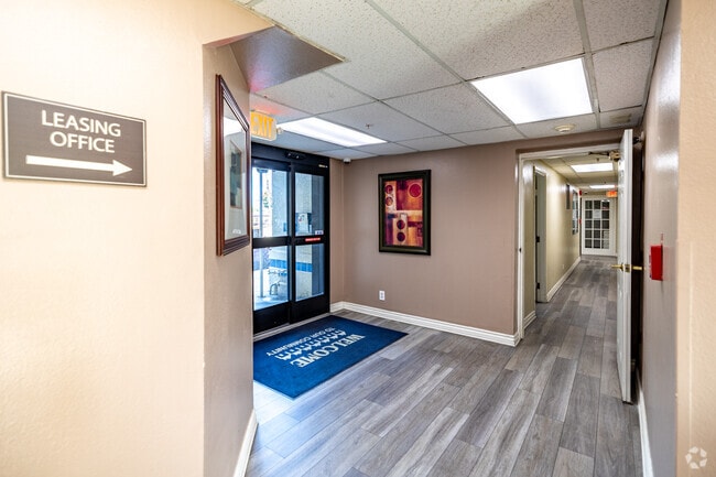 Foto del vestíbulo - New Horizon Village Senior Apartment Homes