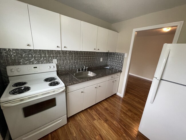 Building Photo - 45 Oakwood Ave