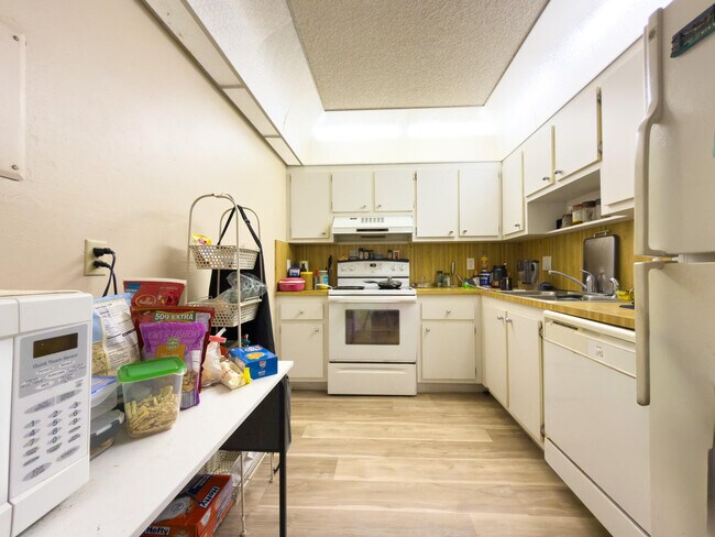 Building Photo - 919 Hillcrest Dr